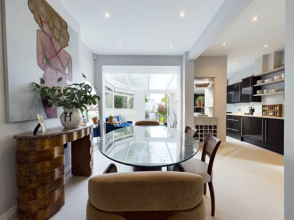 4 bed property in Hammers Lane, Mill Hill, NW7, London